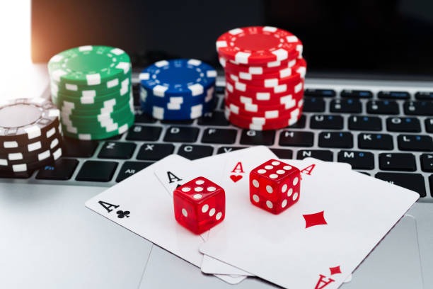 Live Sic Bo dealer studio with dice cup and betting layout on naruto88 link